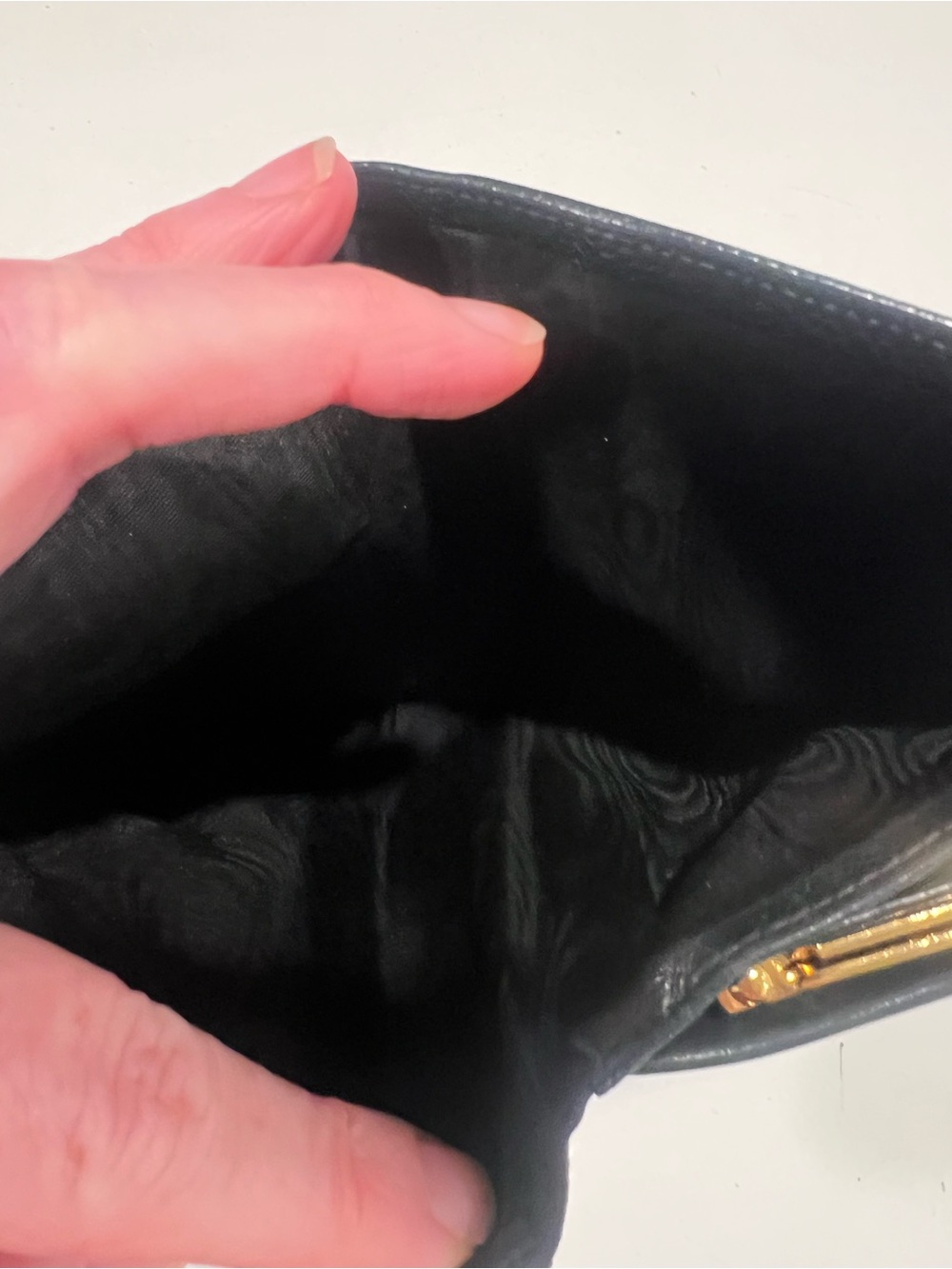 Stunning pebbled CHANEL wallet! - Picture 6 of 7